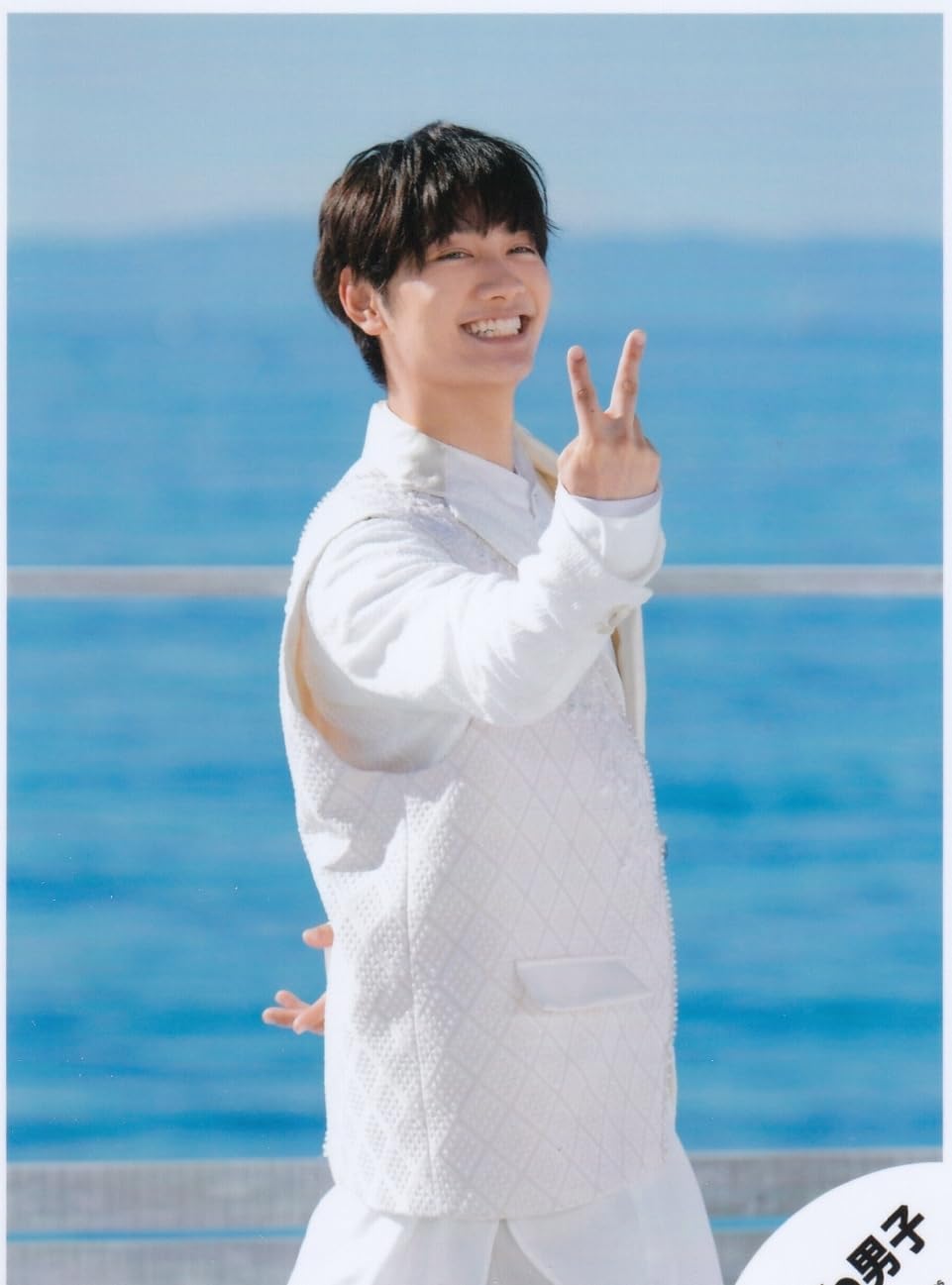 Amazon.co.jp: なにわ男子 公式 生 写真（藤原丈一郎）J01749 : おもちゃ